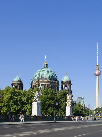 Berliner Dom mit Fernsehturm