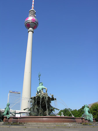Fotos Fernsehturm mit Neptunbrunnen | Berlin