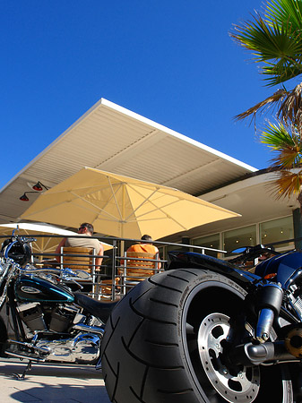 Harley Davidson am Alster Pavillion