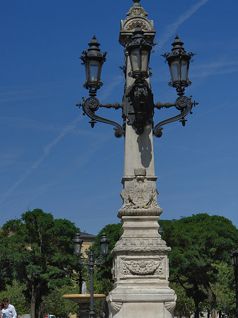 Laterne auf Opernplatz Foto 