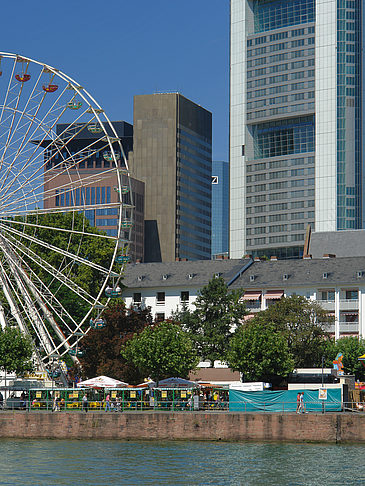 Commerzbank mit Riesenrad Fotos