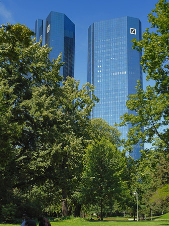 Fotos Deutsche Bank mit Wiese
