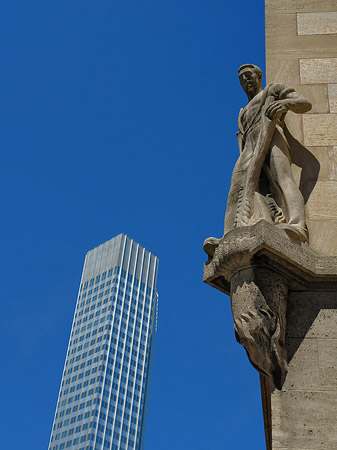Fotos Eurotower mit Häusern