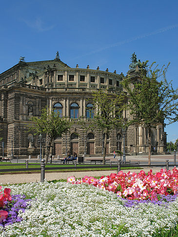 Fotos Semperoper mit Blumen