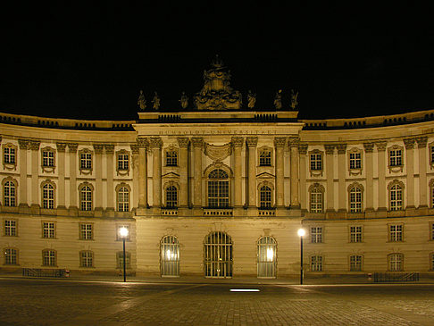 Alte Bibliothek am Bebelplatz bei Nacht