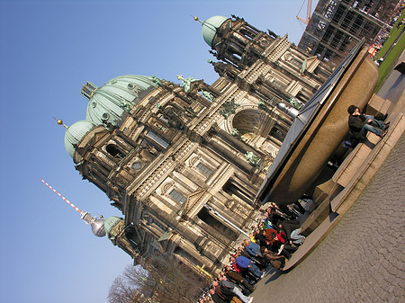 Dom und Suppenschüssel