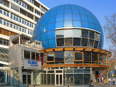 Globe Studio Fotos