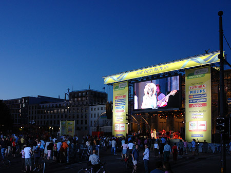 Fanfest bei Nacht Fotos