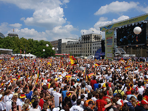 Fanfest - Menchenmasse Foto 