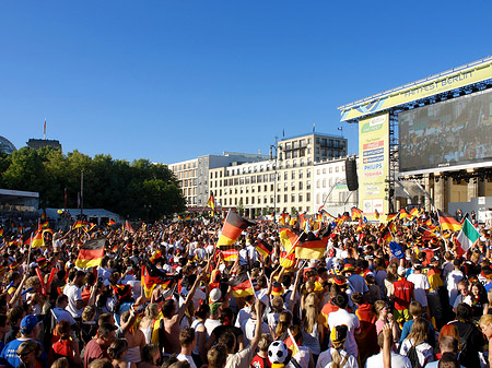 Foto Fanmeile am Reichstag - Berlin