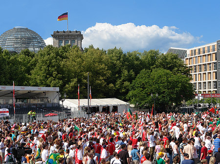 Fanmeile am Reichstag Fotos
