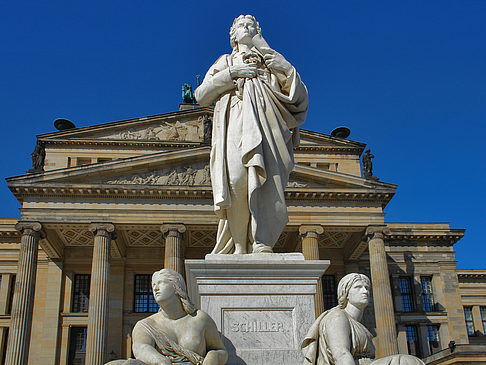 Foto Schillerdenkmal mit Konzerthaus