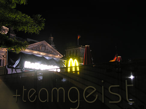 McDonalds am Reichstag Fotos