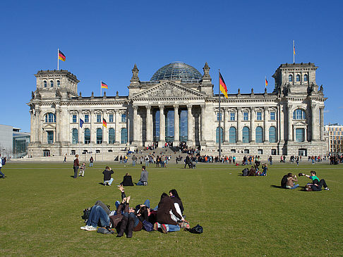 Touristen am Reichstag
