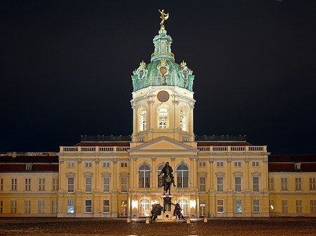 Schloss Charlottenburg bei Nacht Fotos