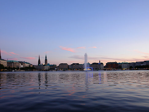 Foto Fontäne auf der Binnenalster - Hamburg