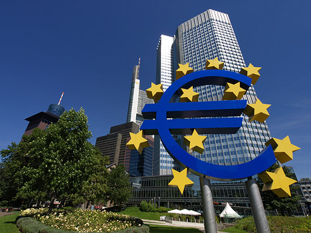 Fotos Eurozeichen mit Eurotower