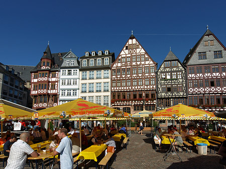 Römer mit Schirmen