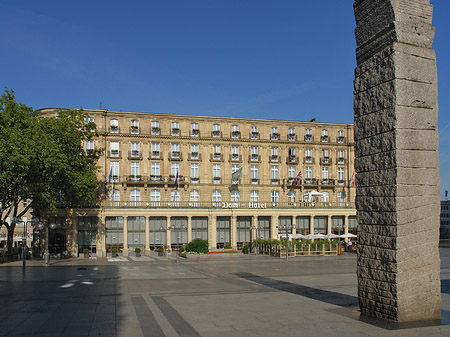 Foto Domhotel mit Säule