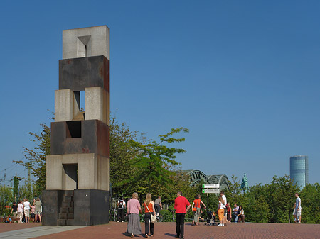 Statue auf dem Heinrich-Böll-Platz