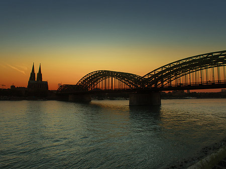 Fotos Kölner Dom hinter der Hohenzollernbrücke | Köln