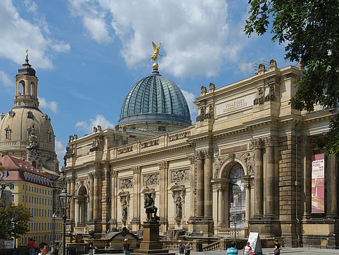 Frauenkirche und Kunstakademie Foto 